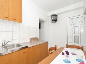 23928359-Ferienwohnung-3-Arbanija-300x225-4