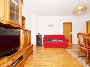 23928362-Ferienwohnung-10-Arbanija-300x225-1