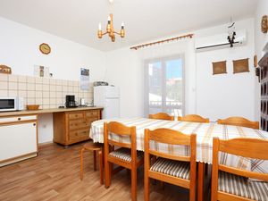 23932751-Ferienwohnung-8-Arbanija-300x225-3