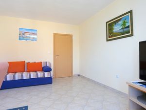 23933316-Ferienwohnung-5-Arbanija-300x225-3