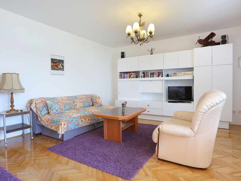 23933507-Ferienwohnung-6-Arbanija-800x600-2