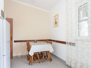 23933695-Ferienwohnung-4-Arbanija-300x225-1