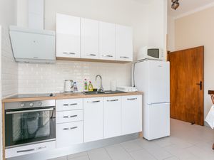 23933695-Ferienwohnung-4-Arbanija-300x225-3