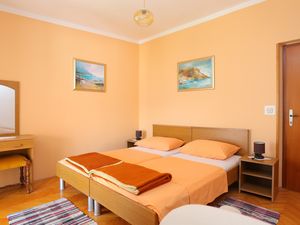 23933695-Ferienwohnung-4-Arbanija-300x225-4