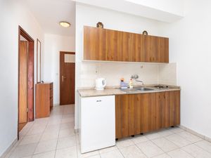 23934333-Ferienwohnung-4-Arbanija-300x225-3