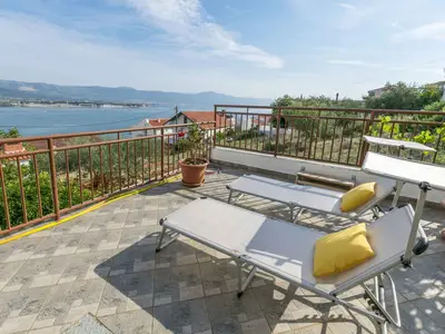 Ferienwohnung für 4 Personen (70 m²) in Arbanija 1/10