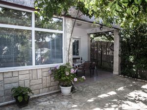 24031153-Ferienwohnung-4-Arbanija-300x225-1