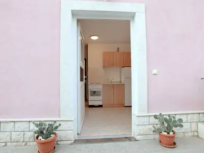 Ferienwohnung für 2 Personen (30 m²) in Arbanija 2/10