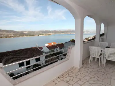 Ferienwohnung für 5 Personen (45 m²) in Arbanija 1/10
