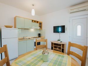 21720427-Ferienwohnung-4-Arbanija-300x225-2