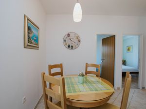 21720427-Ferienwohnung-4-Arbanija-300x225-3