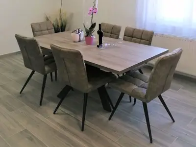 DiningRoom