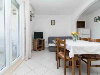 Ferienwohnung für 3 Personen (45 m²) in Arbanija 3/10