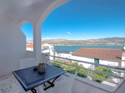 Ferienwohnung für 2 Personen (30 m²) in Arbanija 1/10