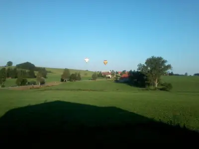 Ausblick aus dem Fenster. Blick von der Terrasse, Schlafzimmer und Wohn/Esszimmer