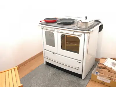 Holzofen - urgemütlich  man kann auch backen - Outdoor  Zwei Grillarten