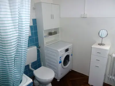 Bad - Badewanne/Dusche - Waschmaschine