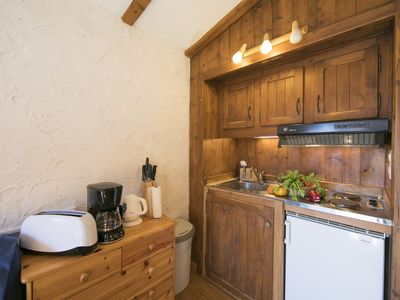 Voll ausgestattete Küche mit Geschirrspüler