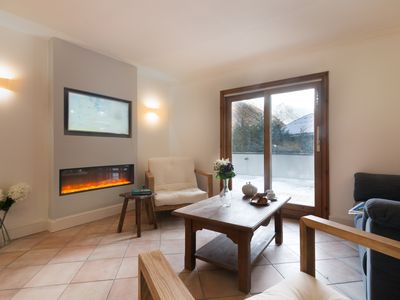 Wohnzimmer mit Blick auf den Mont Blanc, HDTV und elektronischem Kamin