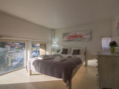 Helles und geräumiges Schlafzimmer