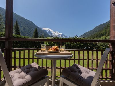 Spektakuläre Aussicht auf den Mont Blanc vom Balkon