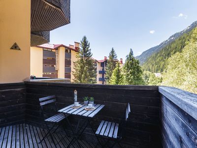 Balkon mit Blick auf die Berge