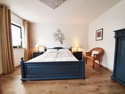 Schlafzimmer 1