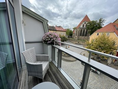 Balkon mit Ausblick zur Bachkirche