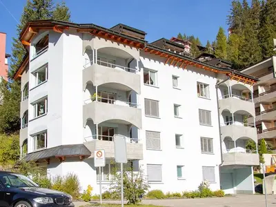 Ferienwohnung für 6 Personen (90 m²) in Arosa 1/10