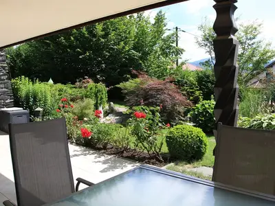 Terrasse mit Garten