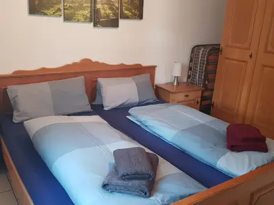 Schlafzimmer 1