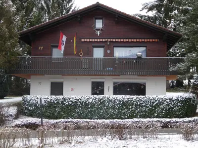 Außenansicht des Gebäudes. Winterimpression