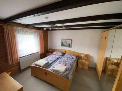 Schlafzimmer 1