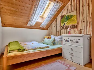 Kinderzimmer mit 140