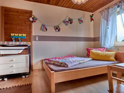 Kinderzimmer mit 140