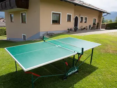 Tischtennis im Garten