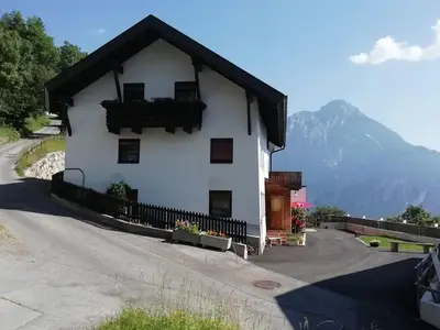 Ferienwohnung für 8 Personen (150 m²) in Arzl im Pitztal 1/10
