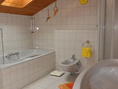 Badezimmer Badewanne, Dusche/WC