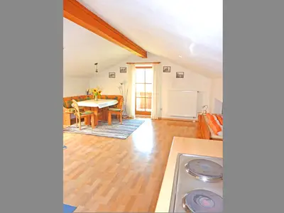 Wohn- und Schlafraum mit Küchenzeile