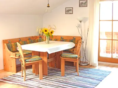 Esstisch im Wohnraum