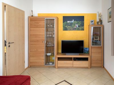 Wohnzimmer mit Flat-TV