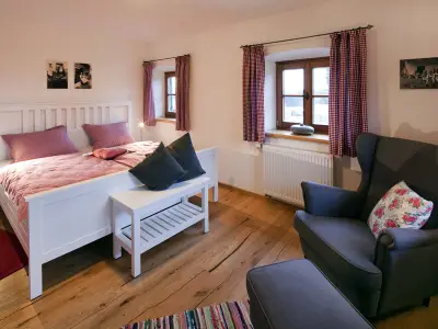 Schlafzimmer mit Doppelbett