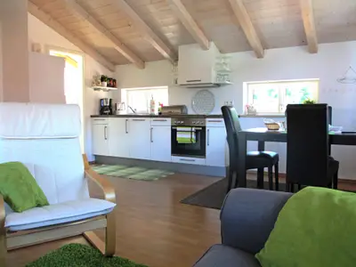 Wohnraum mit offener Küche