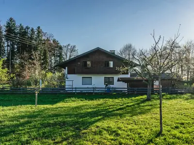 Hausbild mit Ferienwohnungsbalkon