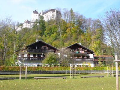 Hausansicht mit Schloss Hohenaschau