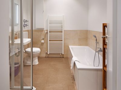 Badezimmer Badewanne/Dusche/WC