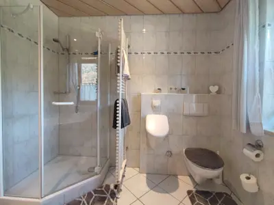 Badezimmer DU/WC und Badewanne
