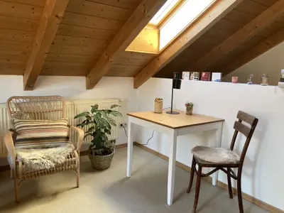 Wohnraum mit Arbeitsplatz