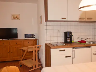 Wohnraum mit offener Küchenzeile