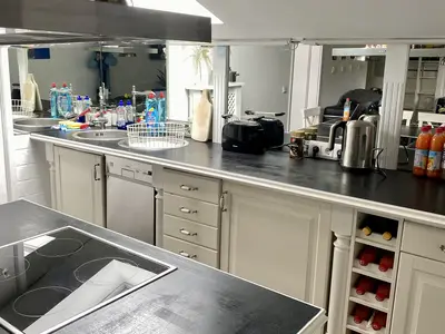 Wohnraum mit offener Küche